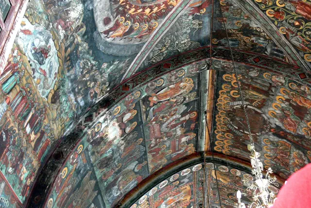 Het volledig beschilderde gewelf van de Sint-Johanneskathedraal in Nicosia