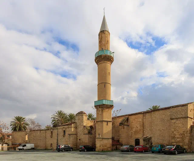De Omeriye-moskee in de oude stad van Nicosia