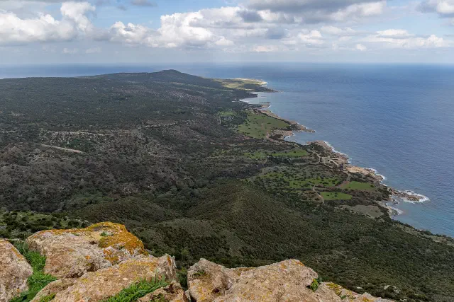 De onbebouwde kust van het Akamas-schiereiland bij Paphos